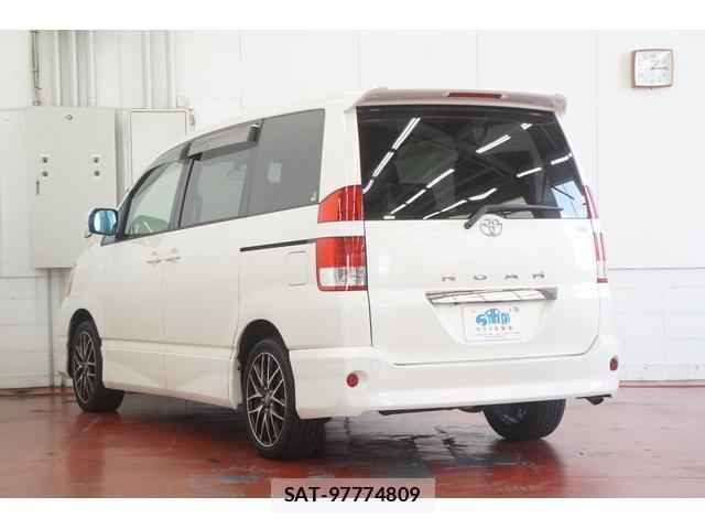 Toyota NOAH 2006-02 8379157-11
