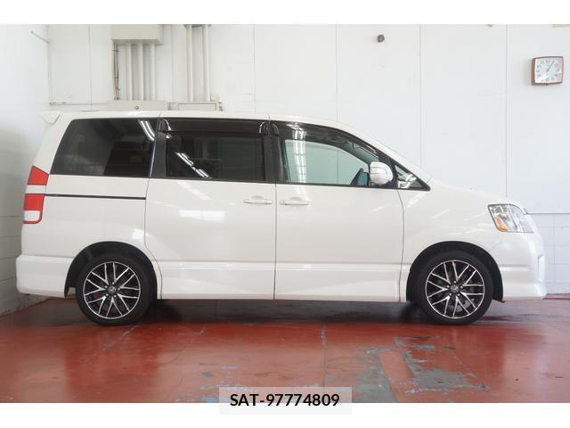 Toyota NOAH 2006-02 8379157-3
