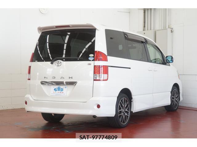 Toyota NOAH 2006-02 8379157-4