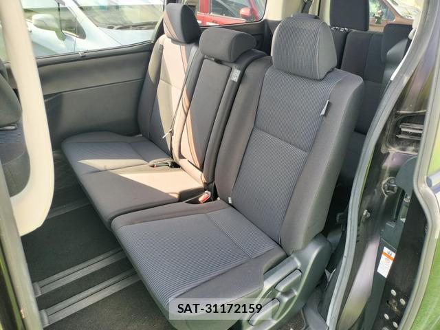 Toyota NOAH 2016-06 8379215-11