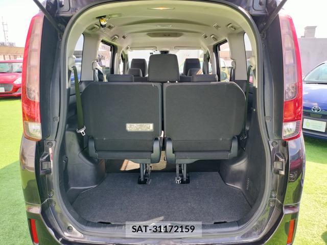 Toyota NOAH 2016-06 8379215-13