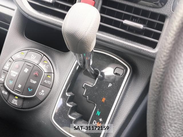 Toyota NOAH 2016-06 8379215-14