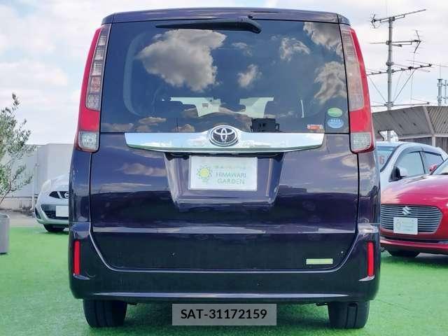 Toyota NOAH 2016-06 8379215-16