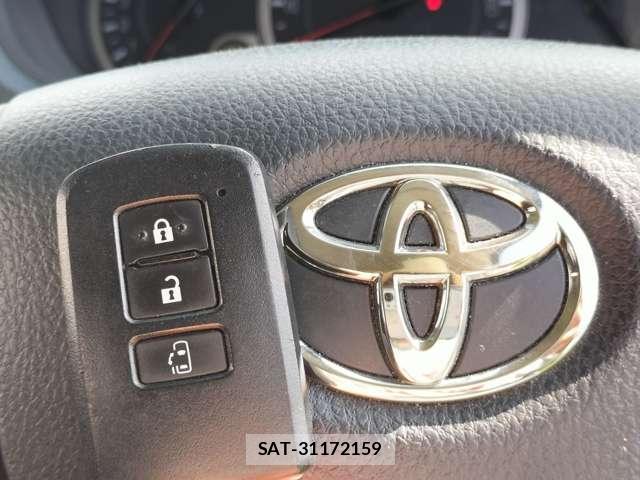 Toyota NOAH 2016-06 8379215-6