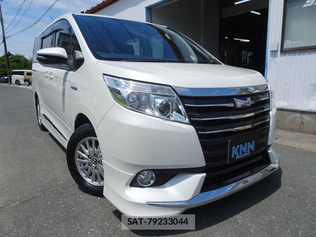 Toyota NOAH 2015-05 8379554-0