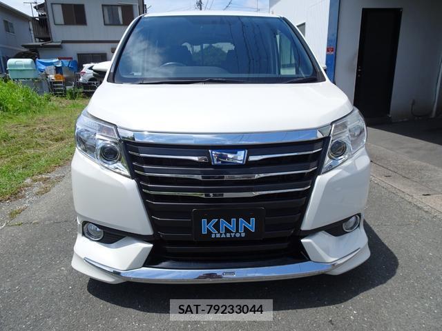 Toyota NOAH 2015-05 8379554-1