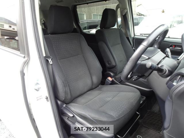 Toyota NOAH 2015-05 8379554-11