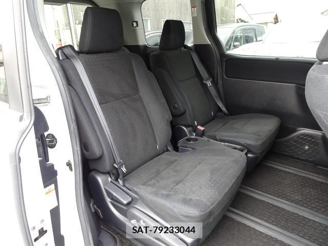 Toyota NOAH 2015-05 8379554-14