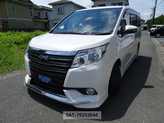 Toyota NOAH 2015-05 8379554-6