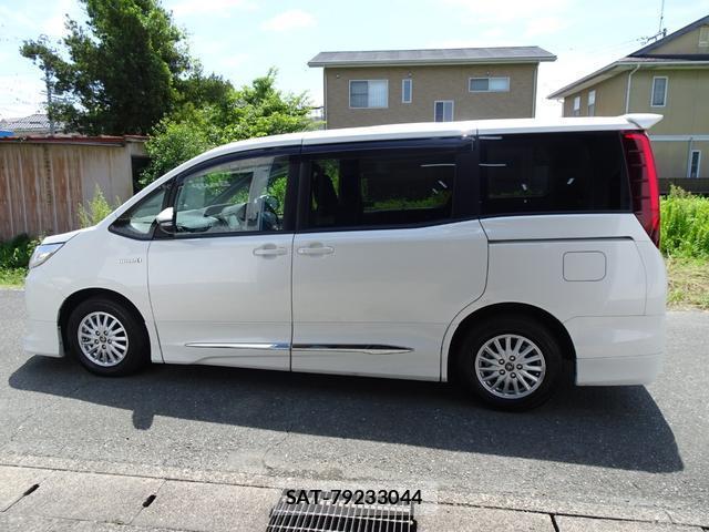 Toyota NOAH 2015-05 8379554-8