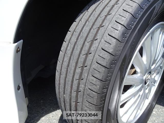 Toyota NOAH 2015-05 8379554-9