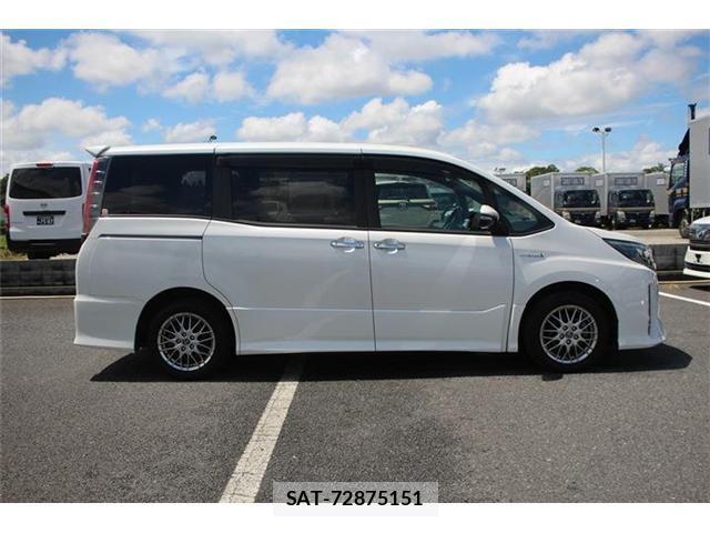 Toyota NOAH 2017-12 8379658-10