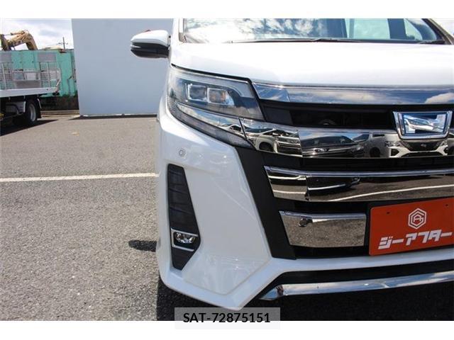 Toyota NOAH 2017-12 8379658-12