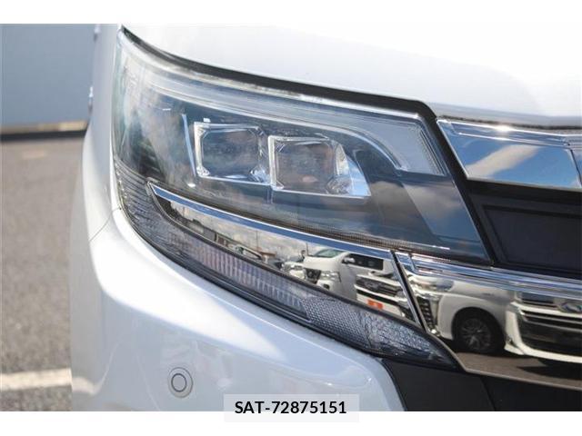 Toyota NOAH 2017-12 8379658-13