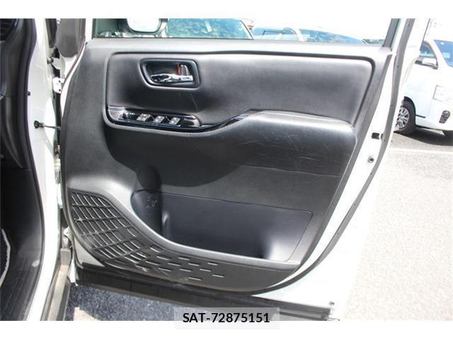 Toyota NOAH 2017-12 8379658-17
