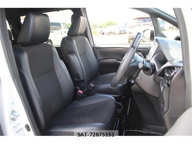 Toyota NOAH 2017-12 8379658-18