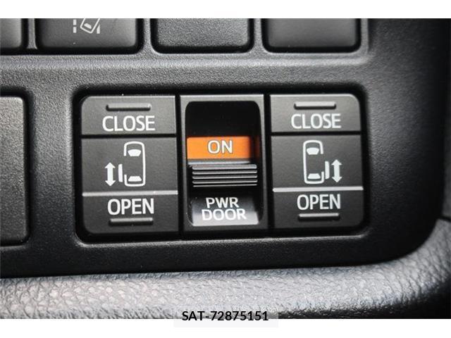 Toyota NOAH 2017-12 8379658-3