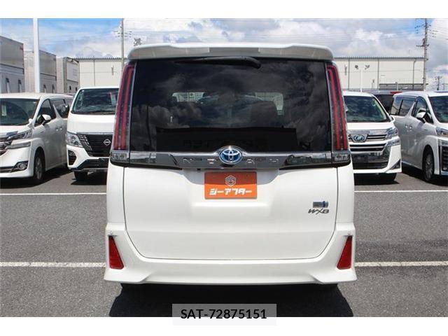 Toyota NOAH 2017-12 8379658-9