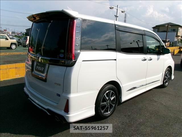 Toyota NOAH 2020-05 8379776-1