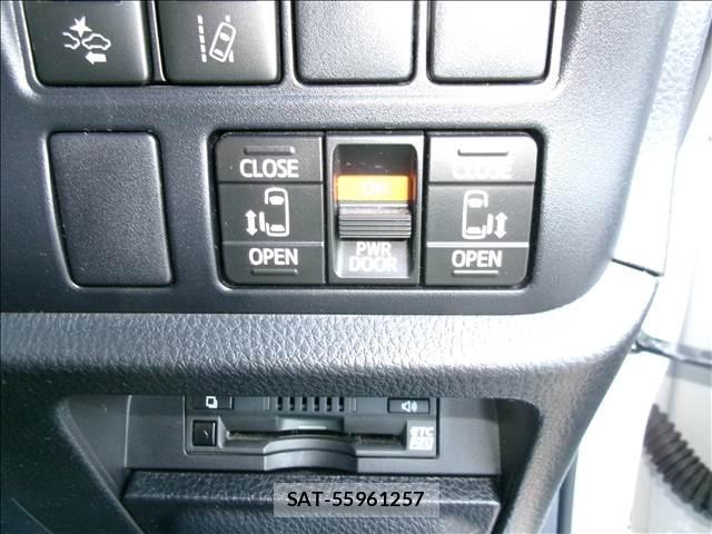 Toyota NOAH 2020-05 8379776-6