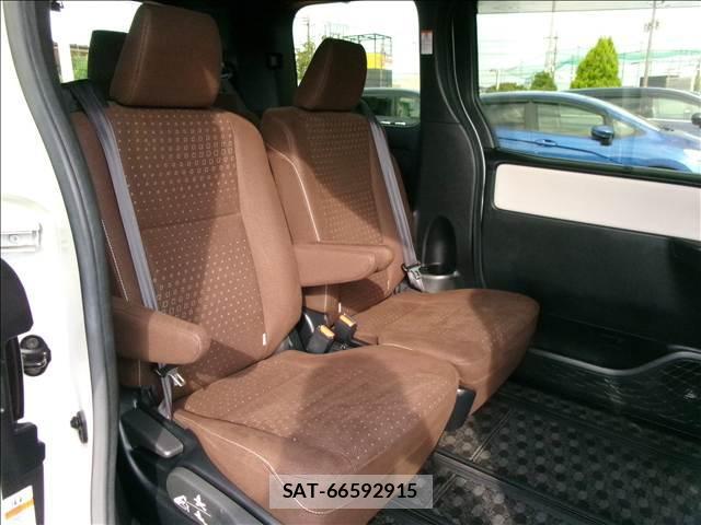 Toyota NOAH 2019-08 8379780-12