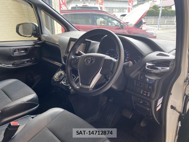 Toyota NOAH 2018-11 8379882-13