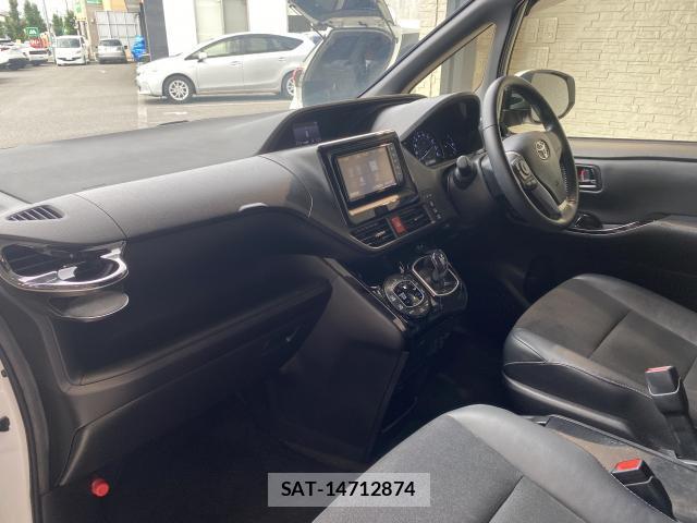 Toyota NOAH 2018-11 8379882-14
