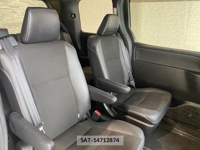 Toyota NOAH 2018-11 8379882-16
