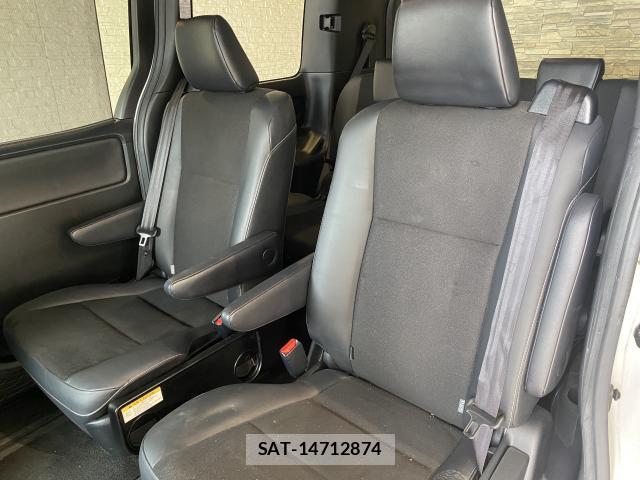 Toyota NOAH 2018-11 8379882-17