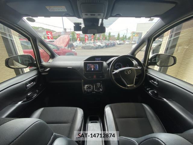 Toyota NOAH 2018-11 8379882-2