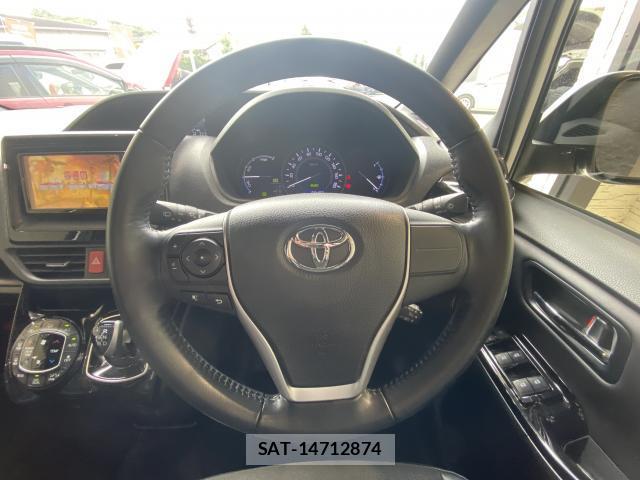 Toyota NOAH 2018-11 8379882-3