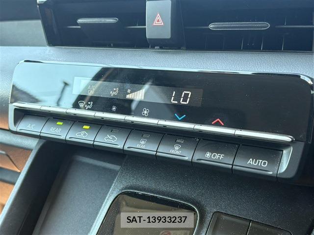 Toyota NOAH 2023-07 8379908-10