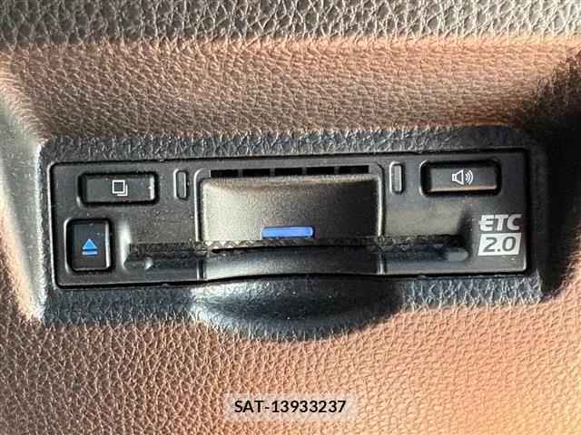 Toyota NOAH 2023-07 8379908-14