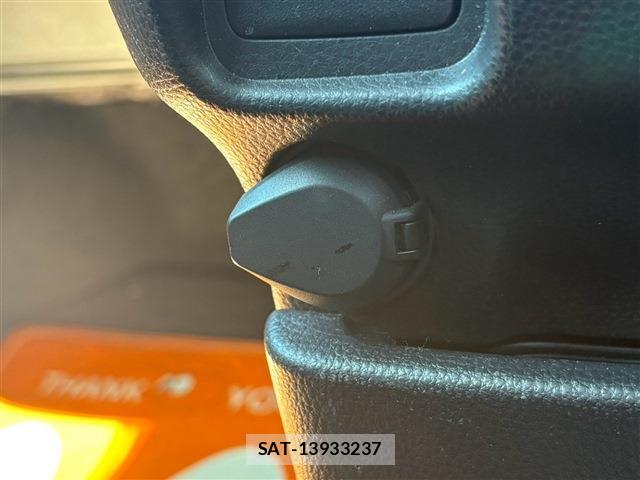 Toyota NOAH 2023-07 8379908-17