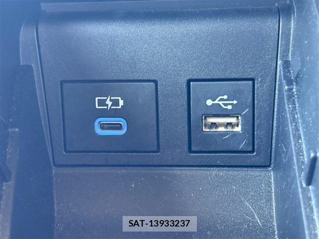 Toyota NOAH 2023-07 8379908-18