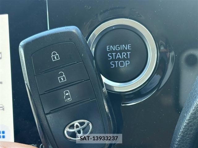 Toyota NOAH 2023-07 8379908-8