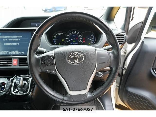 Toyota NOAH 2017-12 8379922-3