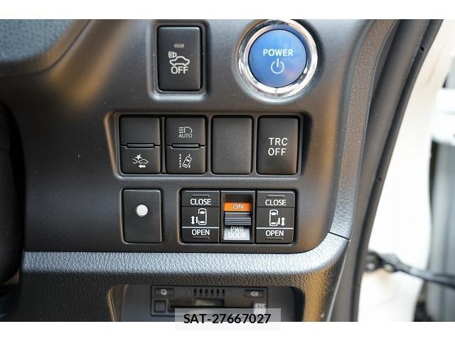 Toyota NOAH 2017-12 8379922-4