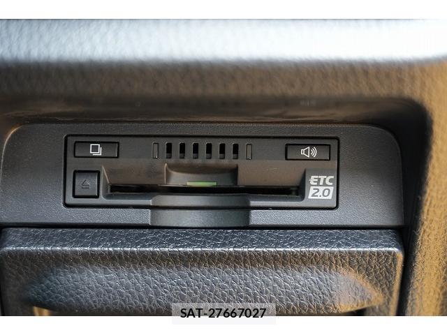 Toyota NOAH 2017-12 8379922-8