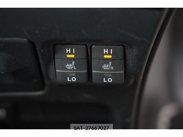 Toyota NOAH 2017-12 8379922-9