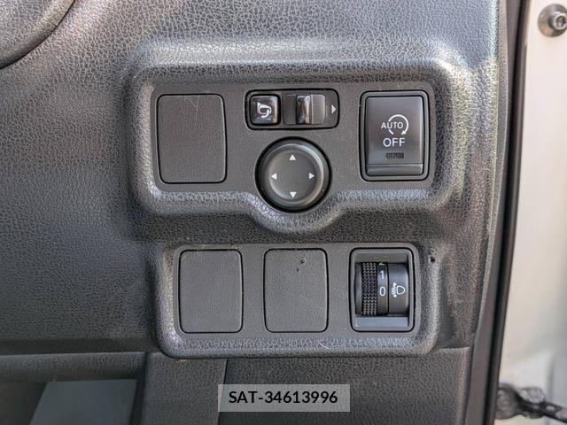 Nissan NOTE 2013-11 8379280-2