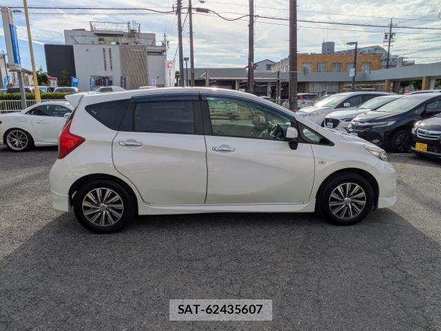 Nissan NOTE 2013-08 8379872-3