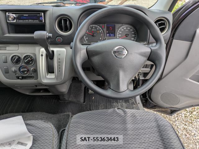 Nissan NV350 Caravan 2013-08 8378566-2