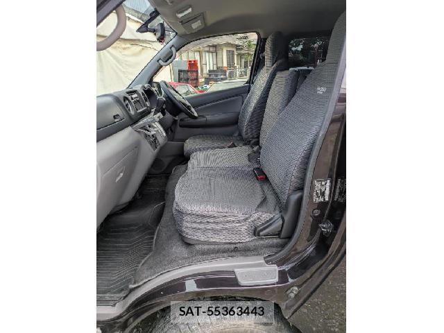Nissan NV350 Caravan 2013-08 8378566-7