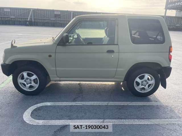 Mitsubishi PAJERO MINI 2000 8379607-3