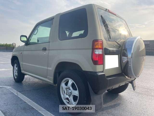 Mitsubishi PAJERO MINI 2000 8379607-4