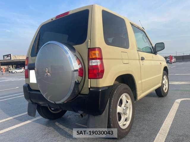 Mitsubishi PAJERO MINI 2000 8379607-6