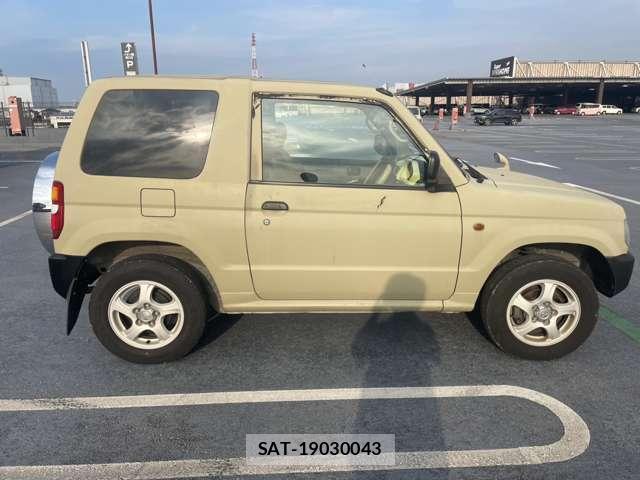 Mitsubishi PAJERO MINI 2000 8379607-7