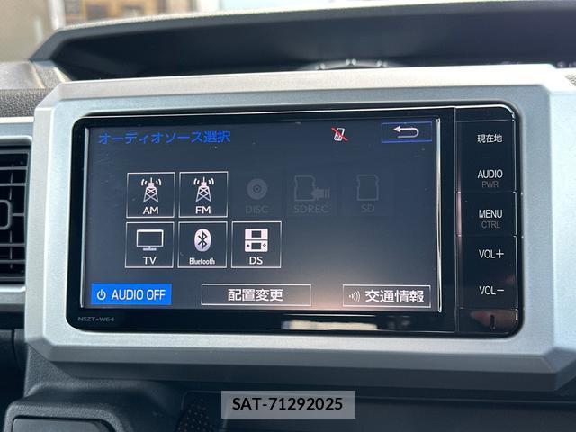 Toyota Pixis Mega 2015-08 8379258-3