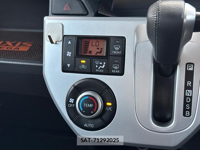 Toyota Pixis Mega 2015-08 8379258-5